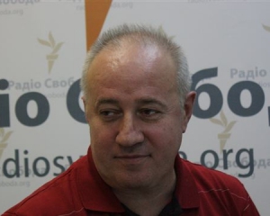"ПР ищет возможности вытянуть своих людей с Мальдив и Багам" - нардеп о неназначении внеочередной сессии