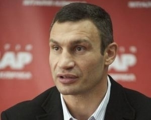 УДАР: Скликання позачергової сесії - не право, а обов'язок Рибака