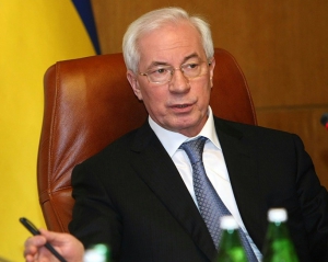 "Наличие в украинцев оружия создает очень серьезную угрозу" - Азаров