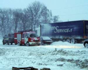 В Одессе борются со снегопадами, в город закрыли въезд грузовикам
