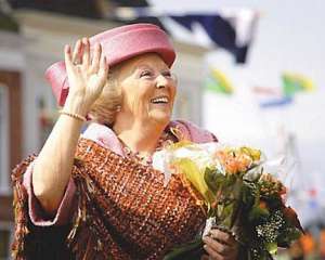 Королева Нидерландов отречется от престола в пользу старшего сына
