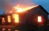 На Вінниччині пожежа знищила багатоквартирний будинок. Без житла залишились 13 осіб