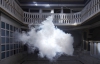 Голландский художник фотографирует искусственные облака в пустых комнатах галерей