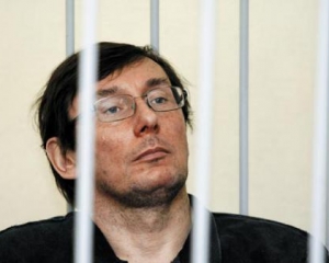 Луценка вивезли із клініки в колонію без порушень - тюремник