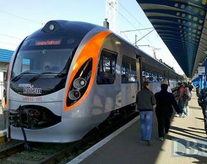Пасажирам потягів Hyundai виплатили 800 тисяч грн компенсації
