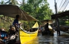 На плавучих ринках Таїланду скуповуються на човнах