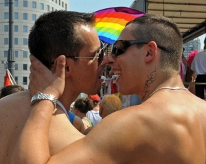 Во Франции разрешили однополые браки