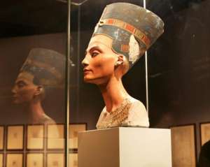 Бюст Нефертити установил эталон красоты