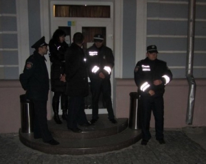 У Києві активісти профспілки захопили приватний офіс. Туди прибула міліція з автоматами