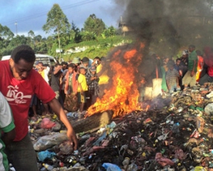 В Папуа-Новой Гвинее заживо сожгли женщину, заподозрив ее в колдовстве