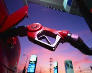 Виробництво бензину в Україні в січні скоротилося в 3,3 рази