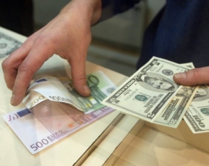 Українці в січні купили інвалюти на $200 мільйонів більше, ніж продали
