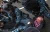 "Нагнали "беркутовцев" и "эсбэушников" защищать подонка Януковича" - возле АП избили активистов