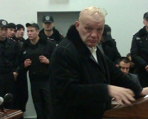 Перед закрытием суда Марьенков признал, что не был знаком с Януковичем в 90-х