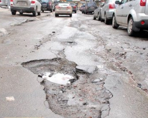 У Києві майже 100 тис. кв. м доріг - аварійно небезпечні