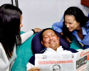 Живий та здоровий Уго Чавес повертається на батьківщину