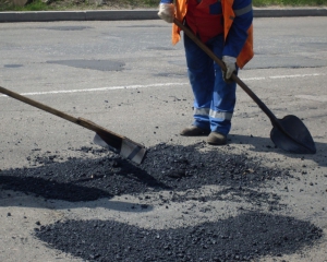 Вкрадених грошей на дороги Євро-2012 вистачить на автобан Львів-Донецьк на 6 смуг - експерт