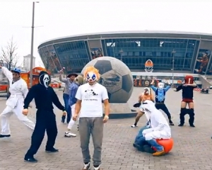 Донецкие чудаки без штанов станцевали Harlem Shake