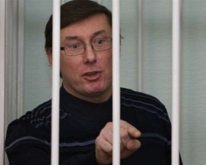 Луценко втомився від судів, але не здається, а лише активізує свою позицію - Фомін