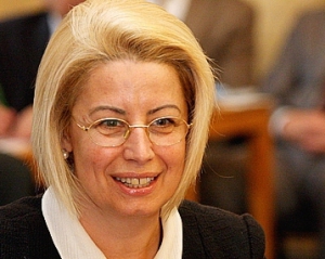 Герман пояснила, чому зірвала з робочого місця наліпку "Голосуємо особисто"