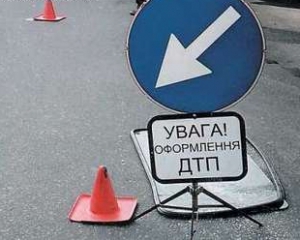 На Киевщине не разъехались фура и микроавтобус: 6 человек получили ранения