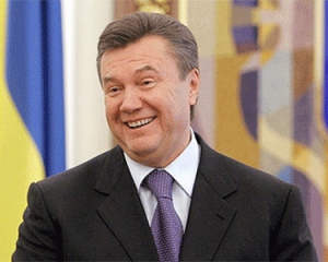 Кировоградская актриса выжала слезу, благодаря Януковичу за улучшение