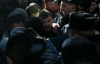 Коммунисты и "свободовцы" пошли "стенка на стенку": Мирошниченко бил ногами митингующего