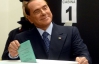 Улыбающегося Берлускони на избирательном участке атаковали FEMENистки