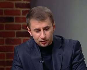 Мельниченко заявил, что Путин на фоне Януковича &quot;нервно курит в сторонке бамбук&quot;