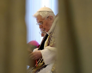 Папа Римский Бенедикт XVI отрекся от престола из-за гей-скандала?