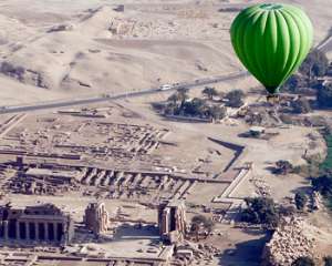 У Єгипті впала повітряна куля разом з 20 туристами