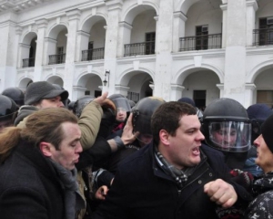 Суд запретил "Свободе" проводить акции протеста в Гостином дворе - признал его историческим памятником