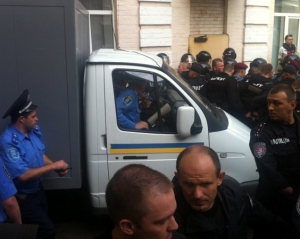 Тимошенко просить єврокомісарів проконтролювати її доставку в суд
