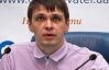 "Ближайшие несколько месяцев Азарову отставка не грозит - на него еще не все "повесили" - политолог