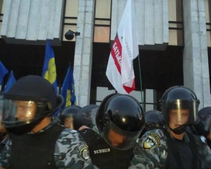 &quot;Пришли протестовать против этого профессорского яйцепада&quot; - митингующие