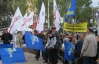 Возле "Украинского Дома" ссорятся оппозиционеры и "регионалы"