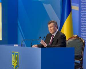 Янукович поблагодарил журналистов за критику