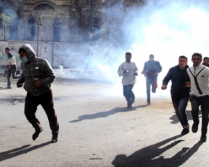 На севере от Каира продолжаются ожесточенные столкновения между митингующими и полицией