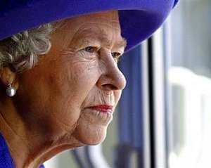 Королеву Великобританії госпіталізували в лондонську лікарню
