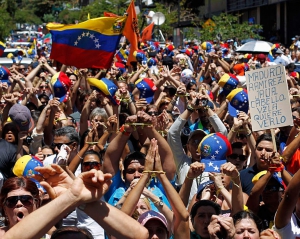 Венесуэльцы требуют показать им живого Уго Чавеса