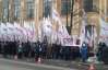 Несколько сотен оппозиционеров пикетируют ВАСУ, который будет решать судьбу Власенко