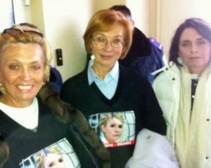 Суд залишив у силі ухвалу, через яку &quot;жіночий десант&quot; побили в лікарні Тимошенко