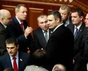 Оппозиционеры покинули Раду, пообещав вернуться к блокированию завтра
