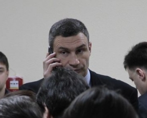 "Скоро судді зможуть і закони приймати у залі засідань" - Кличко про Власенка