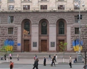 Киевсовет приоткрыл шире двери — киевлян будут впускать внутрь с паспортом