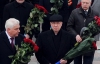 Азаров зняв кашкет перед пам'ятником Шевченку у Києві та поклав квіти
