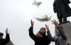 В Умани оппозиция на дне рождения Тараса Шевченко выпустила голубей