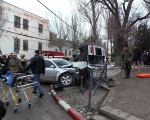 В крымскую карету "скорой" въехал "непростой" водитель иномарки?