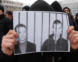 Под Апелляционным судом Киева устроили концерт в поддержку осужденных Павличенко