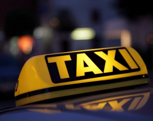 Держказначейство витратить мільйони на таксі і прибиральників